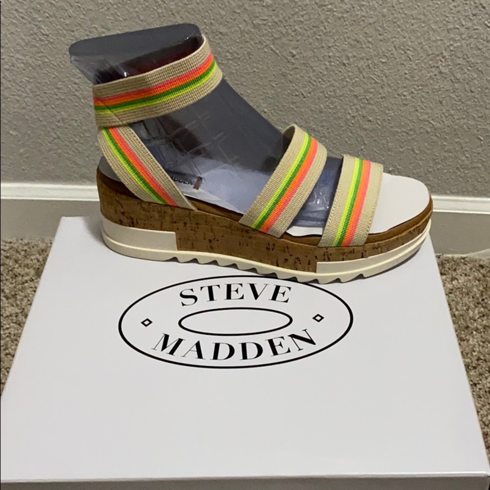 Never Worn Steve Madden Sandals!
